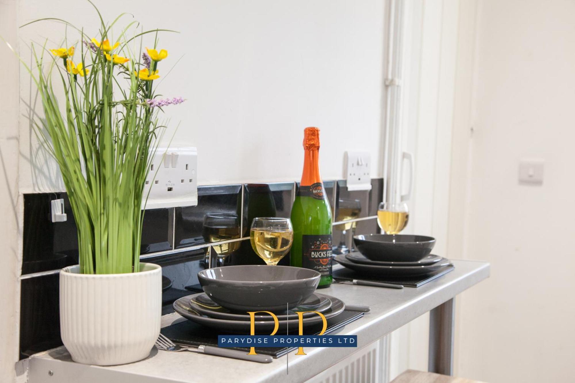 The Knutton House - Spacious Comfort By Parydise Properties - Leisure & Business Stays - Sleeps 7 Newcastle-under-Lyme Ngoại thất bức ảnh