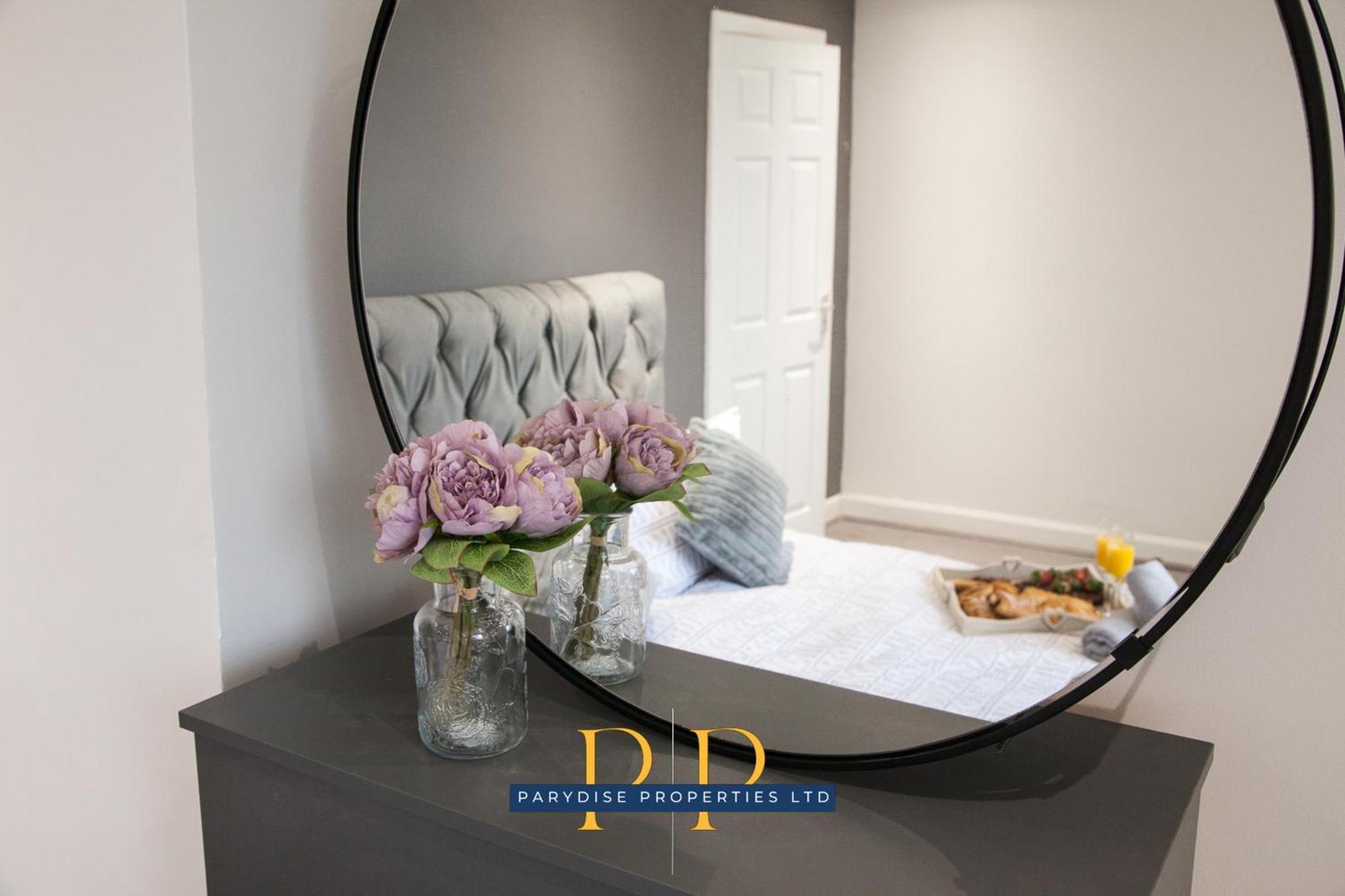 The Knutton House - Spacious Comfort By Parydise Properties - Leisure & Business Stays - Sleeps 7 Newcastle-under-Lyme Ngoại thất bức ảnh