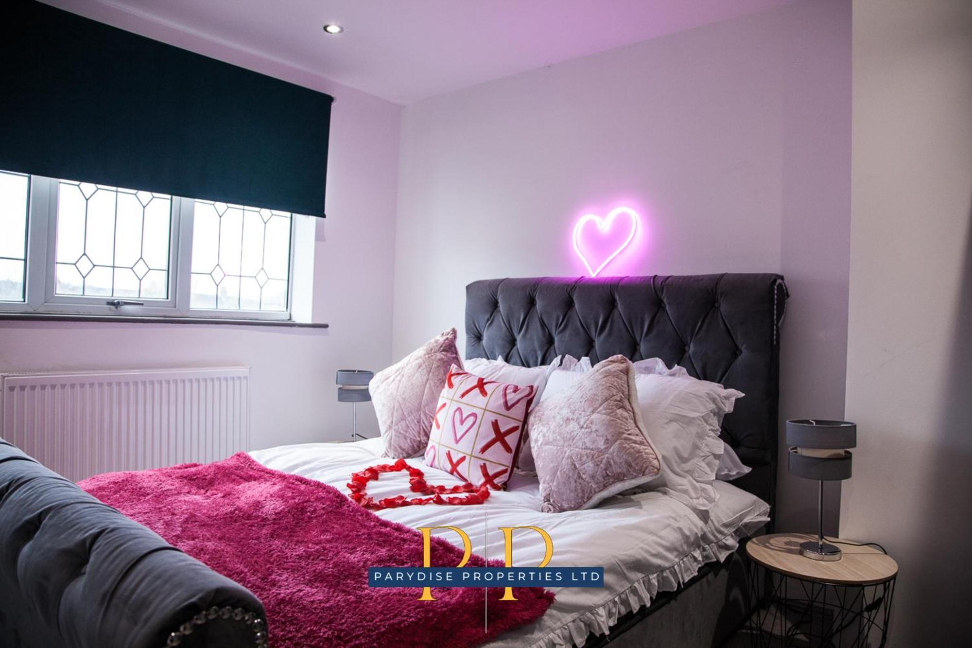 The Knutton House - Spacious Comfort By Parydise Properties - Leisure & Business Stays - Sleeps 7 Newcastle-under-Lyme Ngoại thất bức ảnh