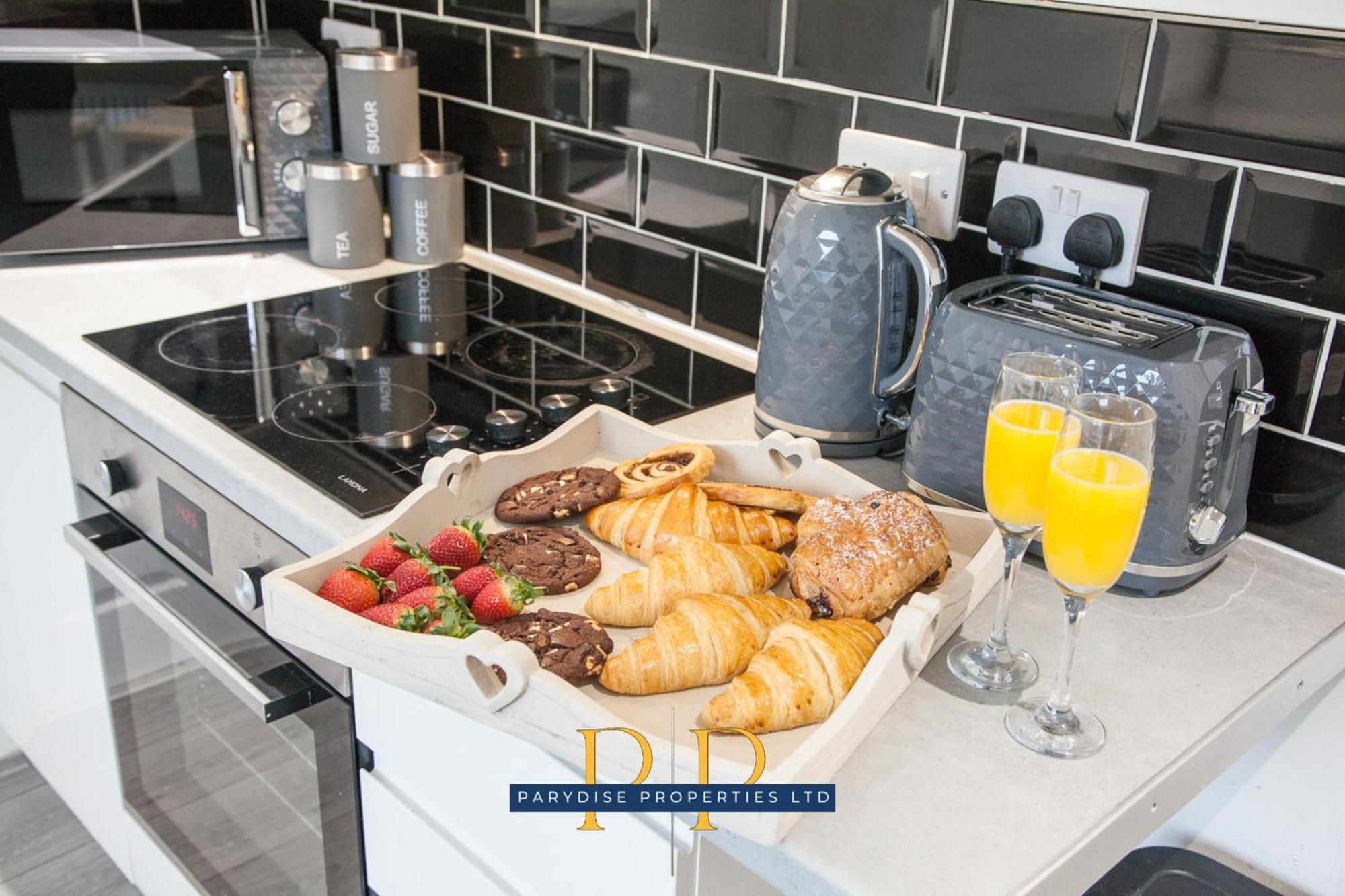 The Knutton House - Spacious Comfort By Parydise Properties - Leisure & Business Stays - Sleeps 7 Newcastle-under-Lyme Ngoại thất bức ảnh